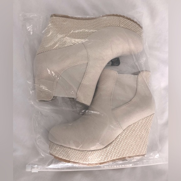 NIB Beige suede feel platform wedge ankle bootie. Super soft and comfortable! - Picture 3 of 10